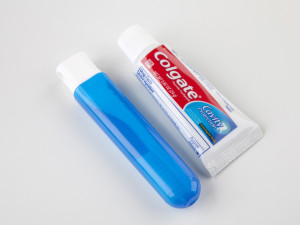01_travel_toothbrush_and_colgate__close_up_of_products__0905121843_1843