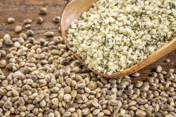 hemp-seeds-whole-and-shelled